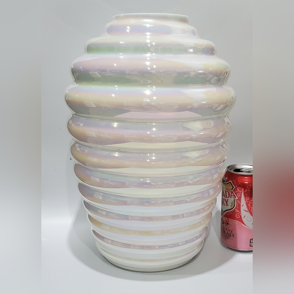 Vntg🤍Large 13" Crisp White Opalescent Irredescent Blown Beehive Glass Vase - Picture 15 of 15